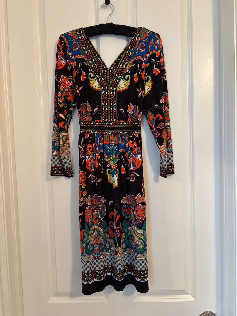 ECI Black Long Sleeve V-Neck Floral Paisley Midi Dress. Size M